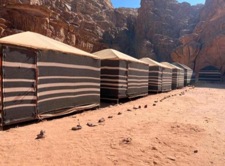 Saleem With Jeep Tour Apartamento Wadi Rum Exterior foto