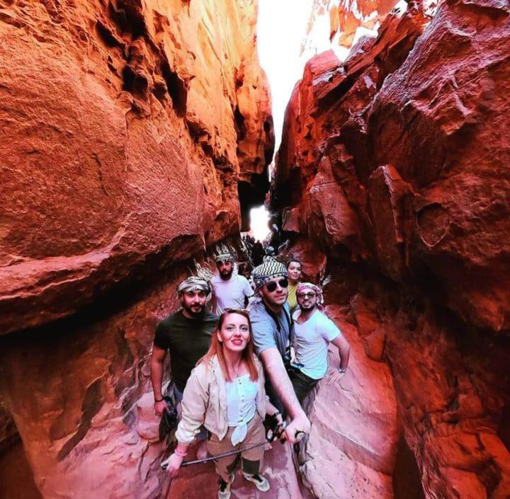 Saleem With Jeep Tour Apartamento Wadi Rum Exterior foto