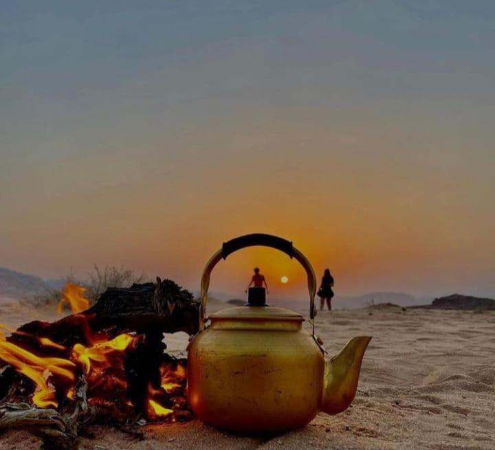 Saleem With Jeep Tour Apartamento Wadi Rum Exterior foto