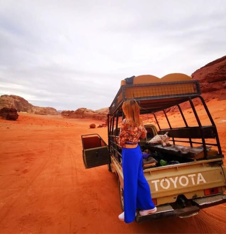 Saleem With Jeep Tour Apartamento Wadi Rum Exterior foto