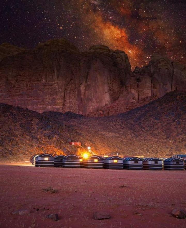 Saleem With Jeep Tour Apartamento Wadi Rum Exterior foto